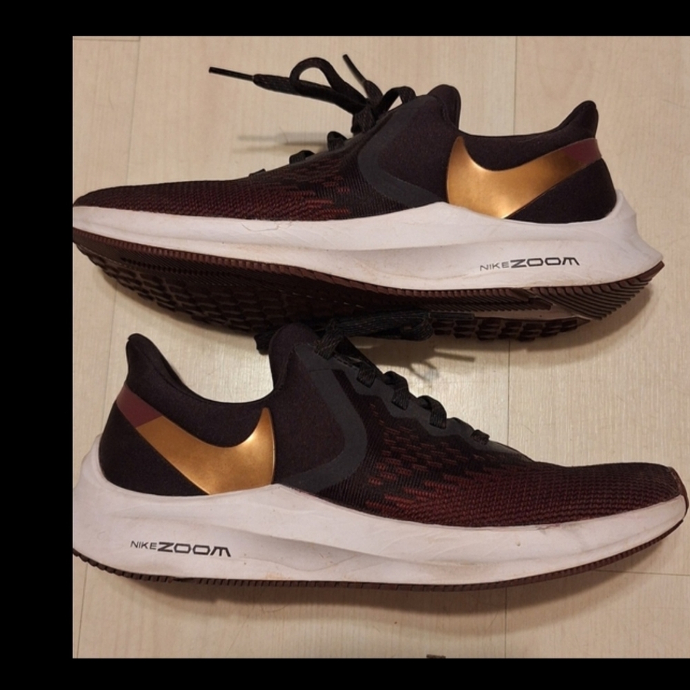 Nike Women's Black and Red Running Shoes